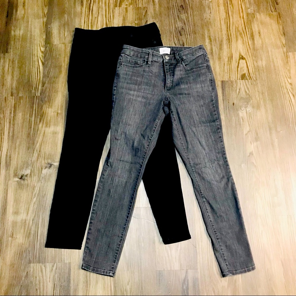 2 Pair of Universal Thread Jeans